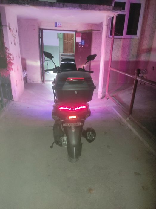 Бензинли Скутер  сотилади.