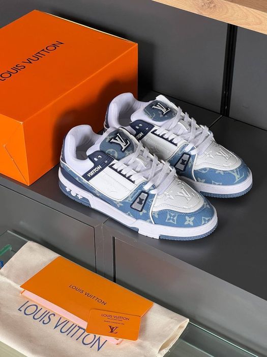 Adidasi Louis Vuitton 
Marimea 41
Preț 300 lei