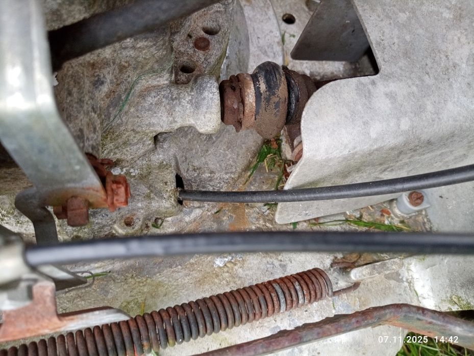 Mașina de tuns iarba cu tracțiune cardan