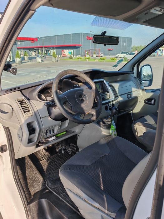 Vând Opel Vivaro 2.5 CDTI 150 CP