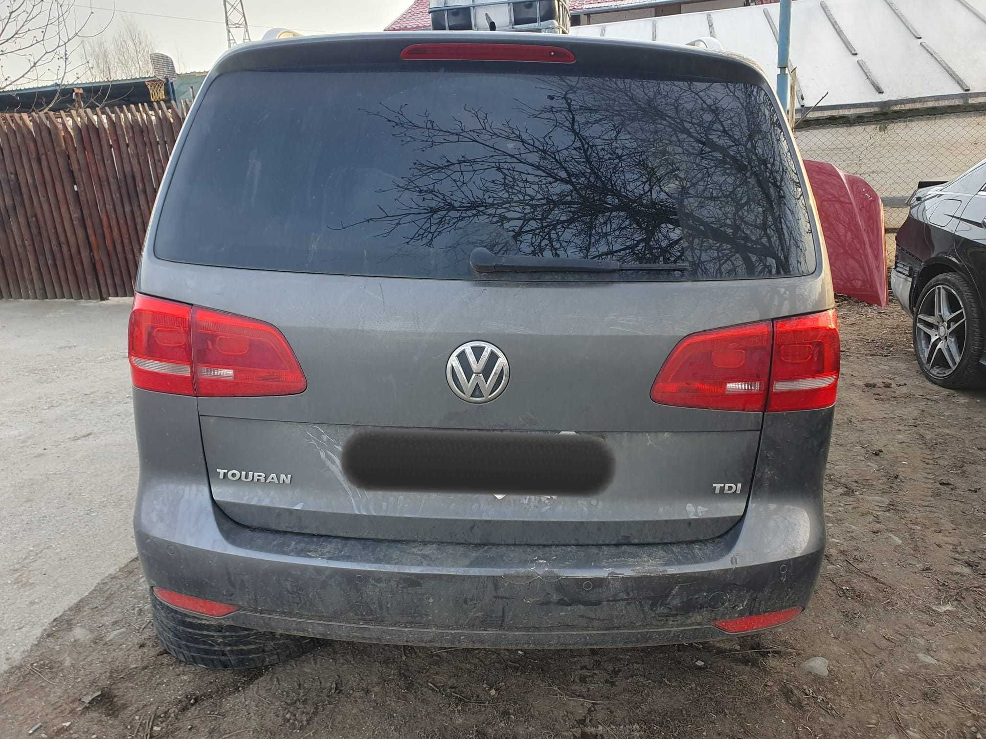 Dezmembrez Volkswagen Touran SE 1.6 TDI CAY 2011