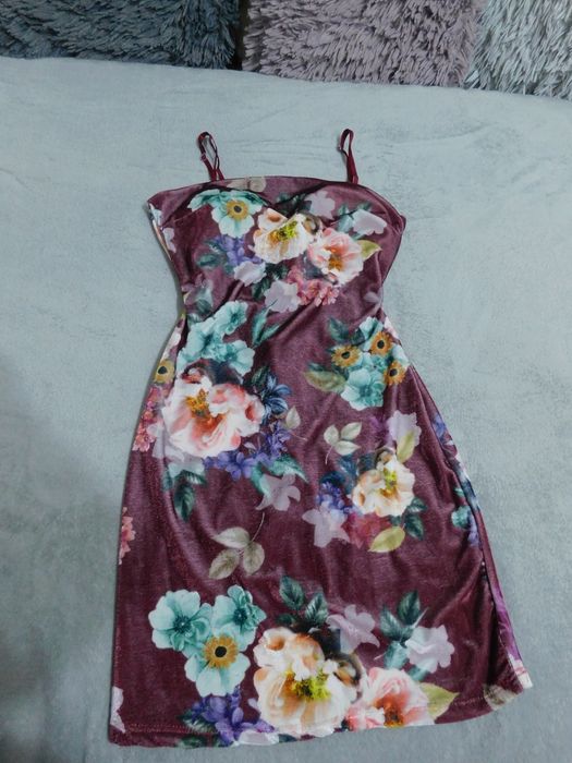 Rochie cu flori din catifea