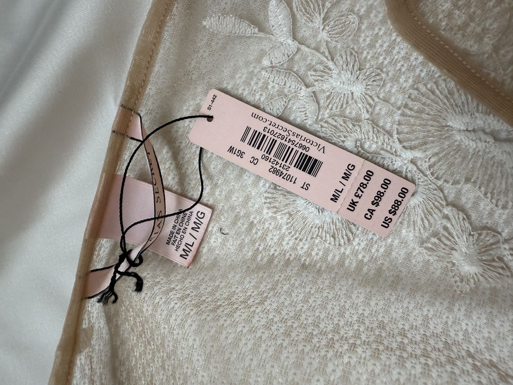 Victoria Secret с етикет дантелено кимоно M/L