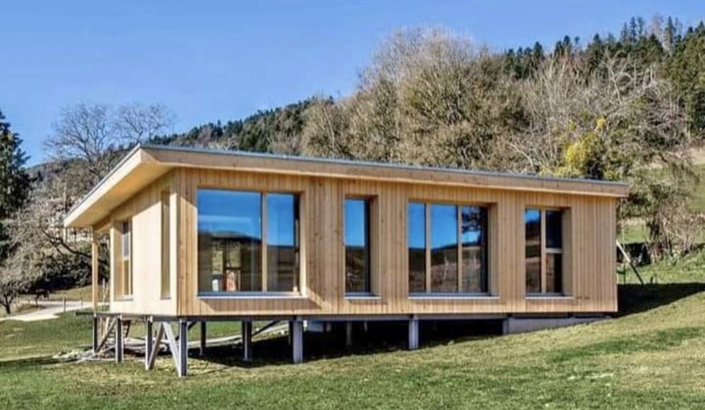Vand case pe structura metalica si din lemn