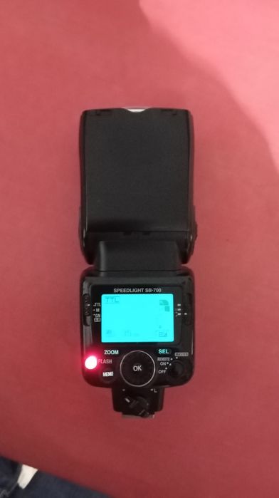 Blitz speedlite Nikon SB700 în stare foarte bună