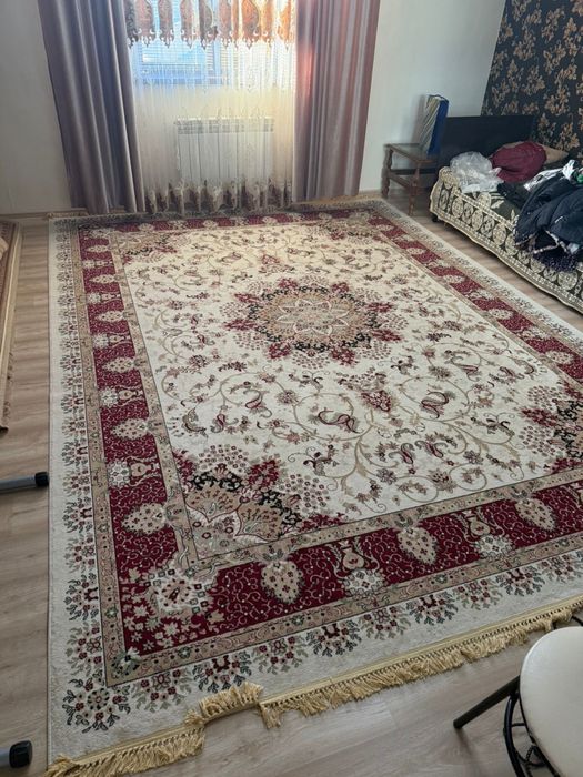 Кілем сатылады.    .