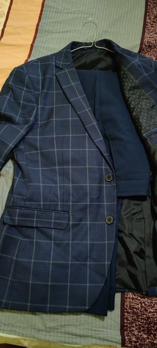 Costum bleumarin