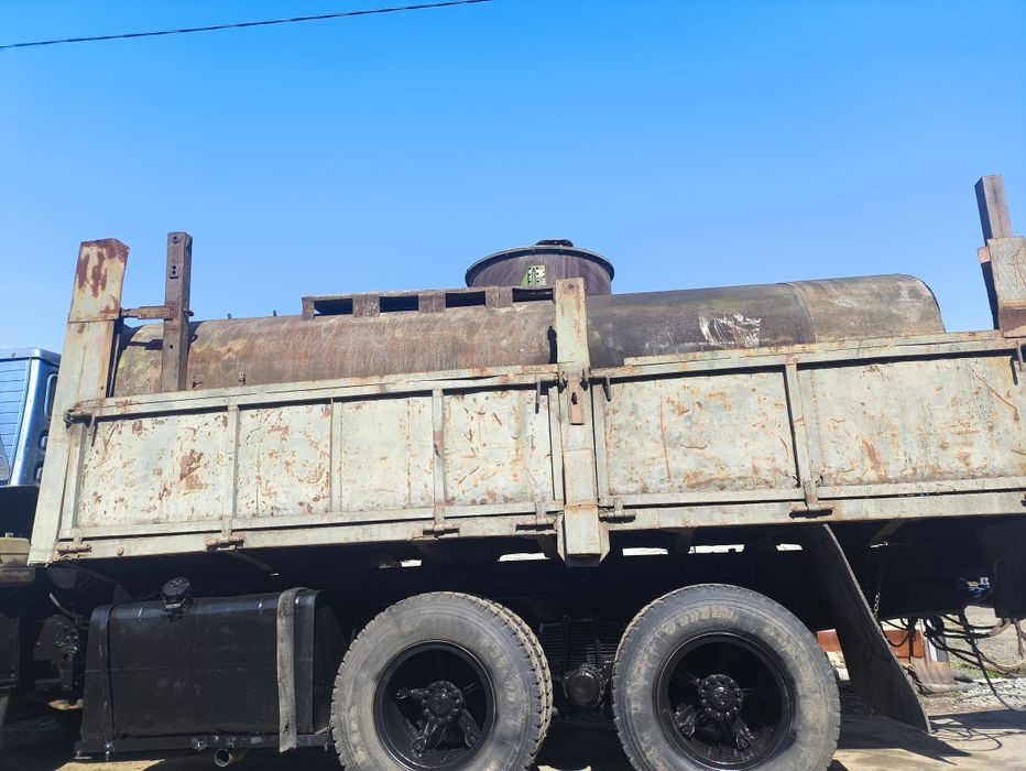 Продам бочки с под воды  для полива в наличии 3 штуки 7.8 и 9 кубовые