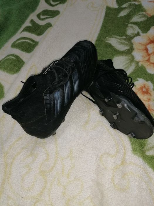 Vând ghete de fotbal