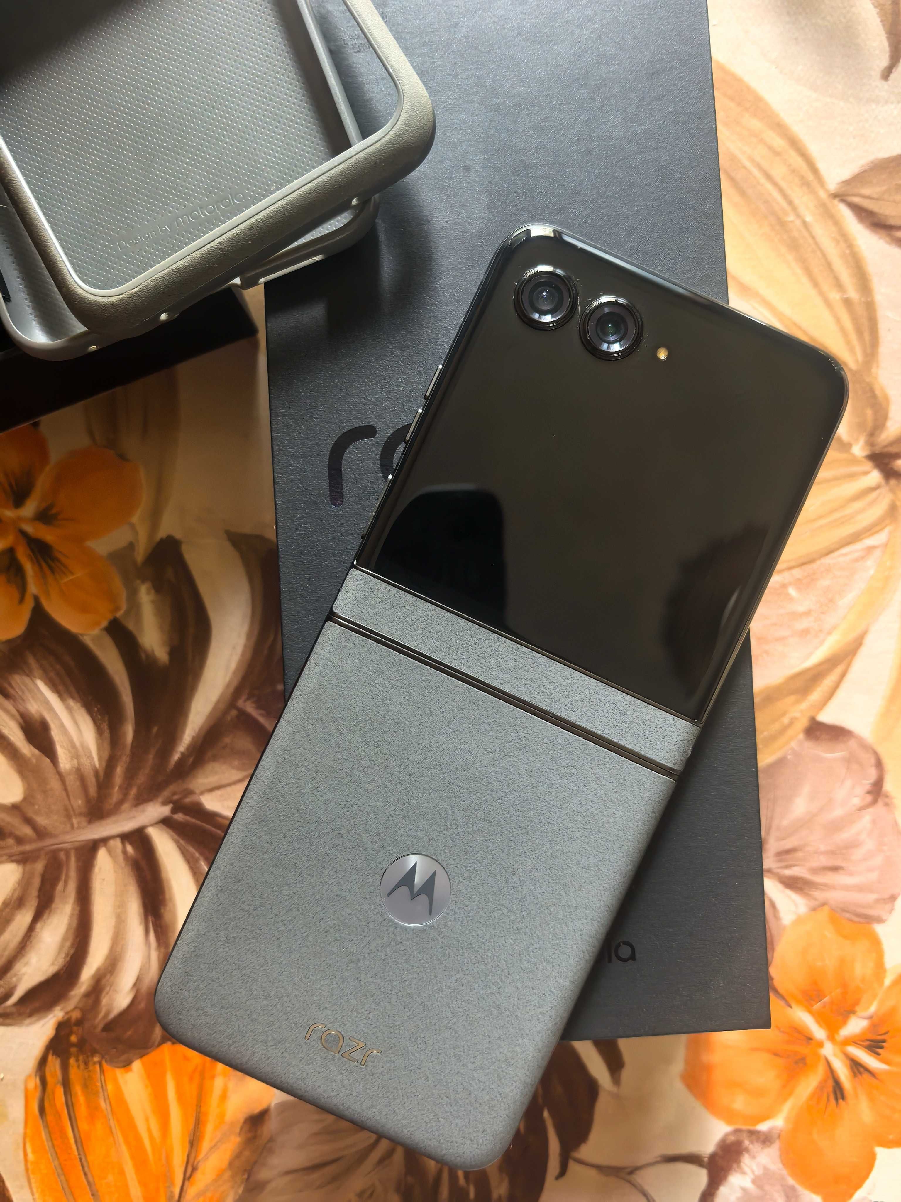 Motorola razr 50 grey 256GB + 8GB RAM