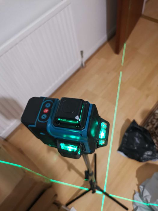 Nivela laser 16 linii 4 D cu trepied și Autonivelare