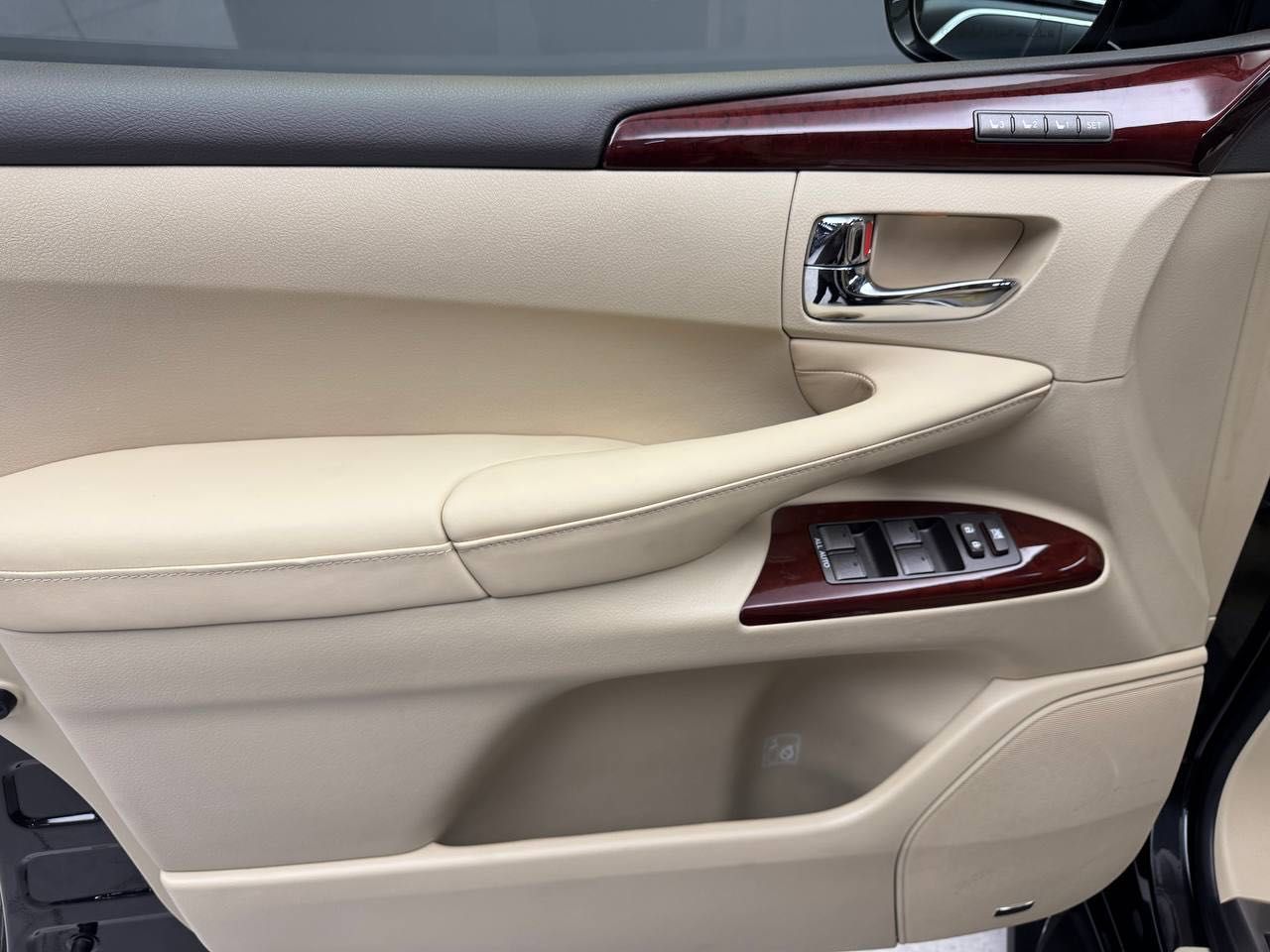 Продается Lexus LX570