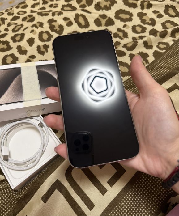 Продавам Iphone 15 pro max 256 gb