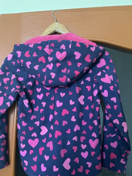 Елегатно,красиво и незаменимо за пролетта детско яке