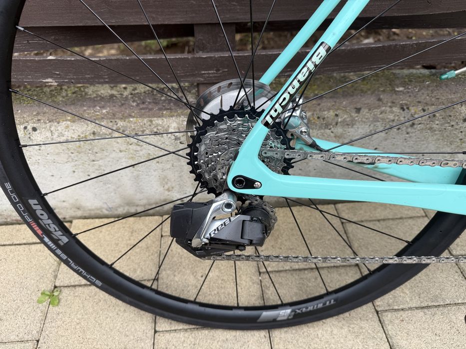 Bianchi Specialissima RC bicicleta cursiera carbon disc sram red axs