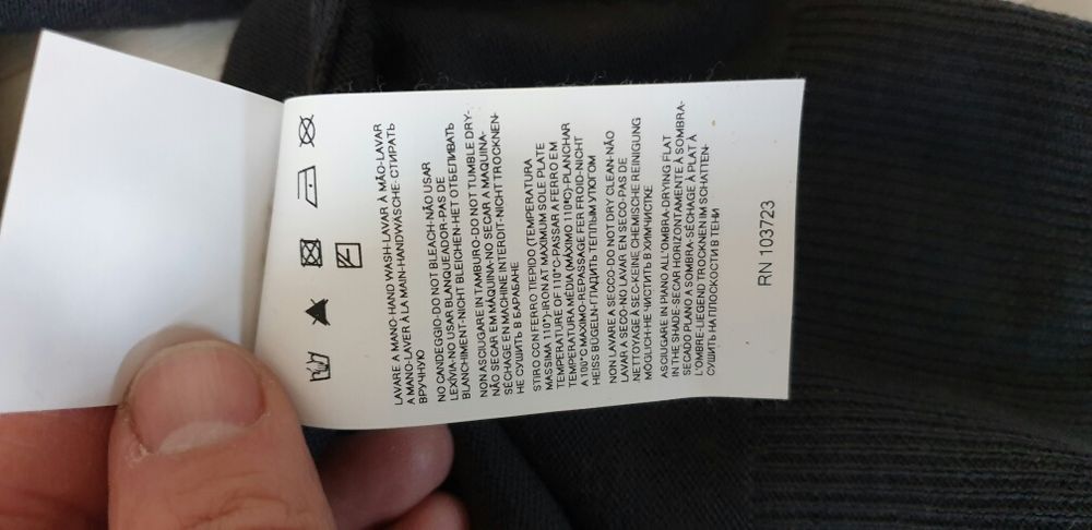 Armani Jeans AJ Wool Mens Size S/M НОВО! ОРИГИНАЛ!