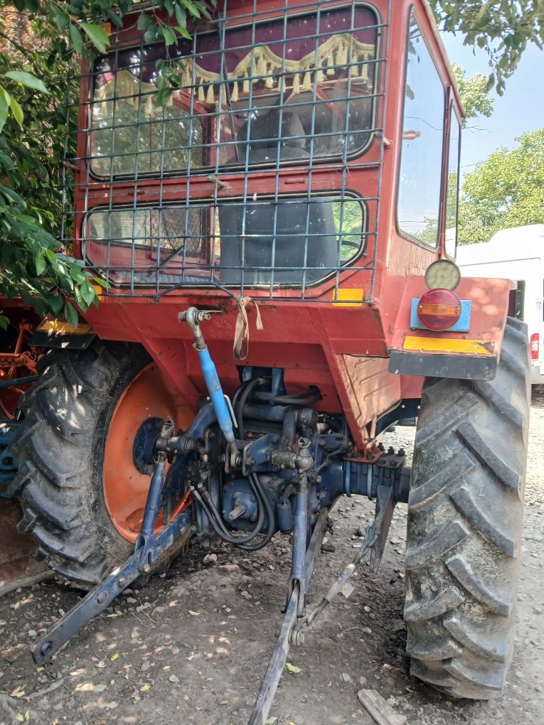 Tractor de vânzareU650