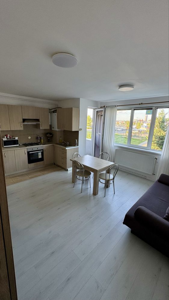 PF vand apartament 3 camere in curte la Vivo
