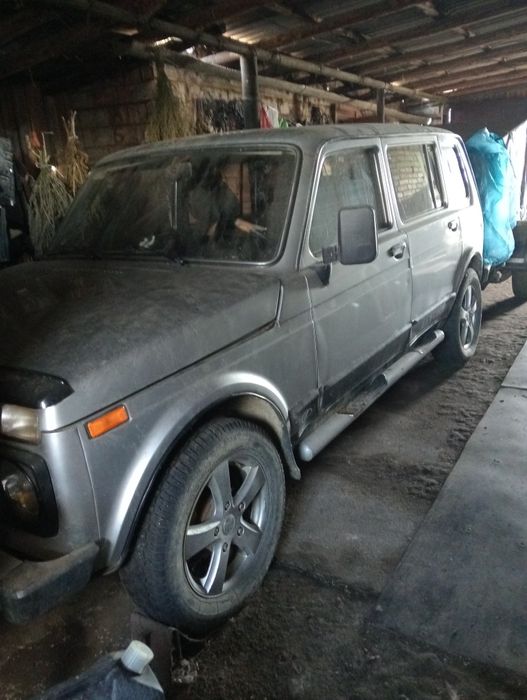 Продам автомашину Нива.