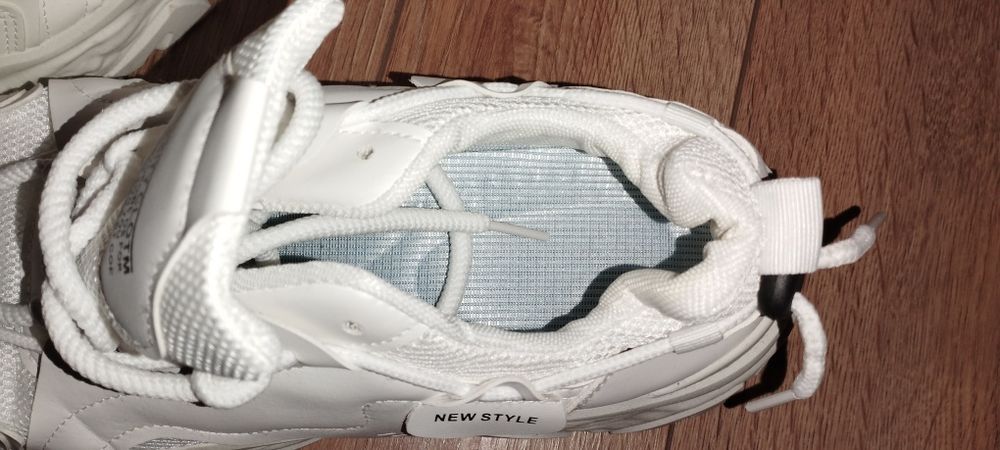 Нови Маратонки в бяло