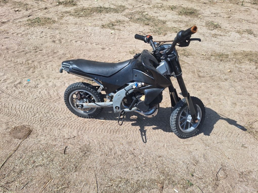 Продавам мини моторче - pocket bike 50cc.