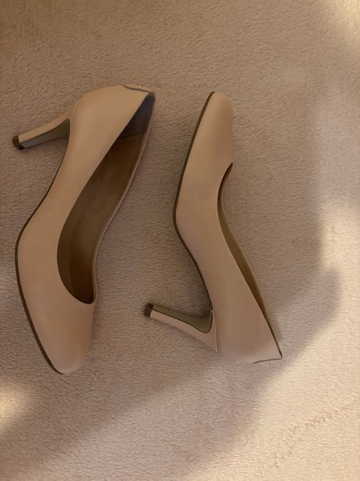 Pantofi noi din piele naturala