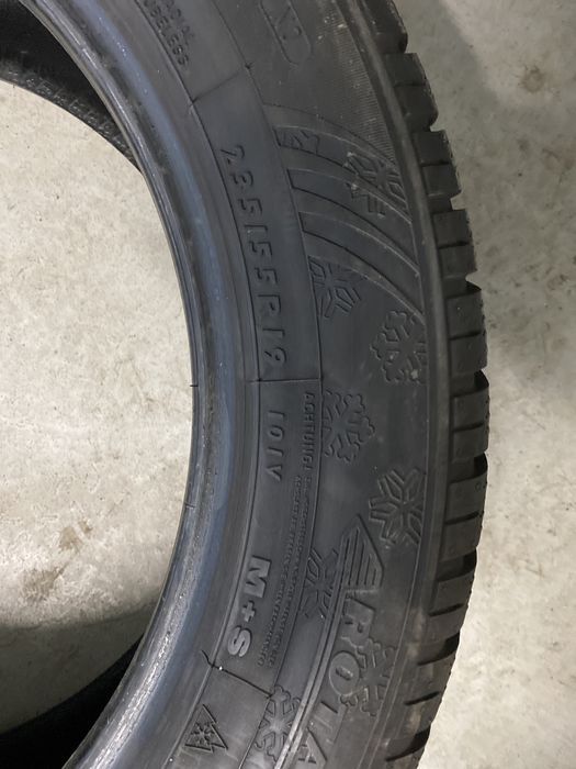 Vand 4 anvelope 235/55/19 dunlop de iarnă ca noi