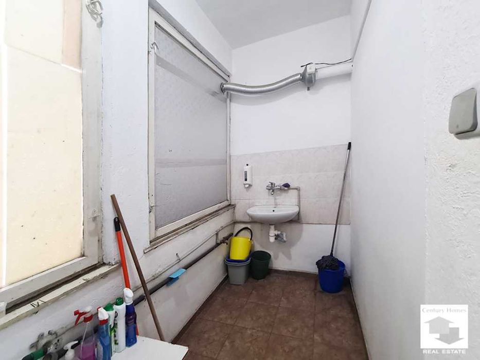 111416 Сграда на 5 етажа с двор, в кв. Бузлуджа във Велико Търново