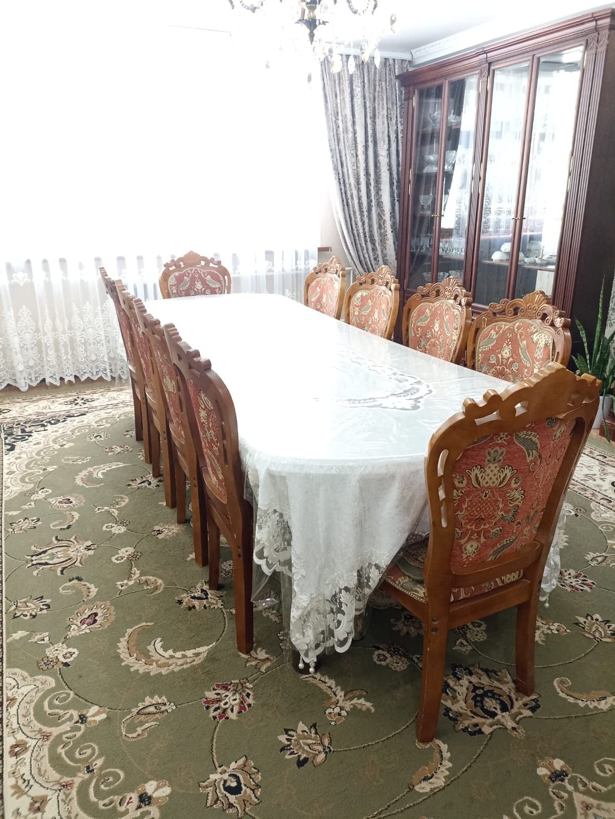 Продается стол со стульями