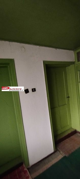 Двуетажна къща с двор и кладенец в с. Иванча
