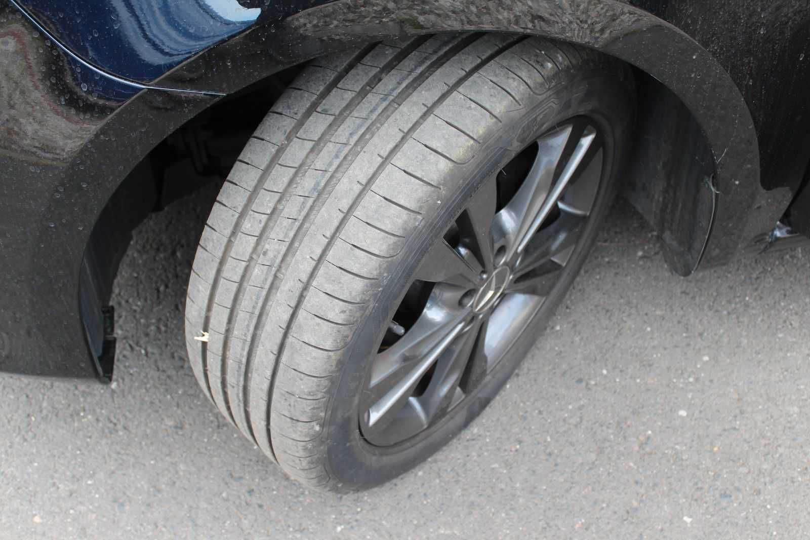 поддържан Mercedes-Benz V 220