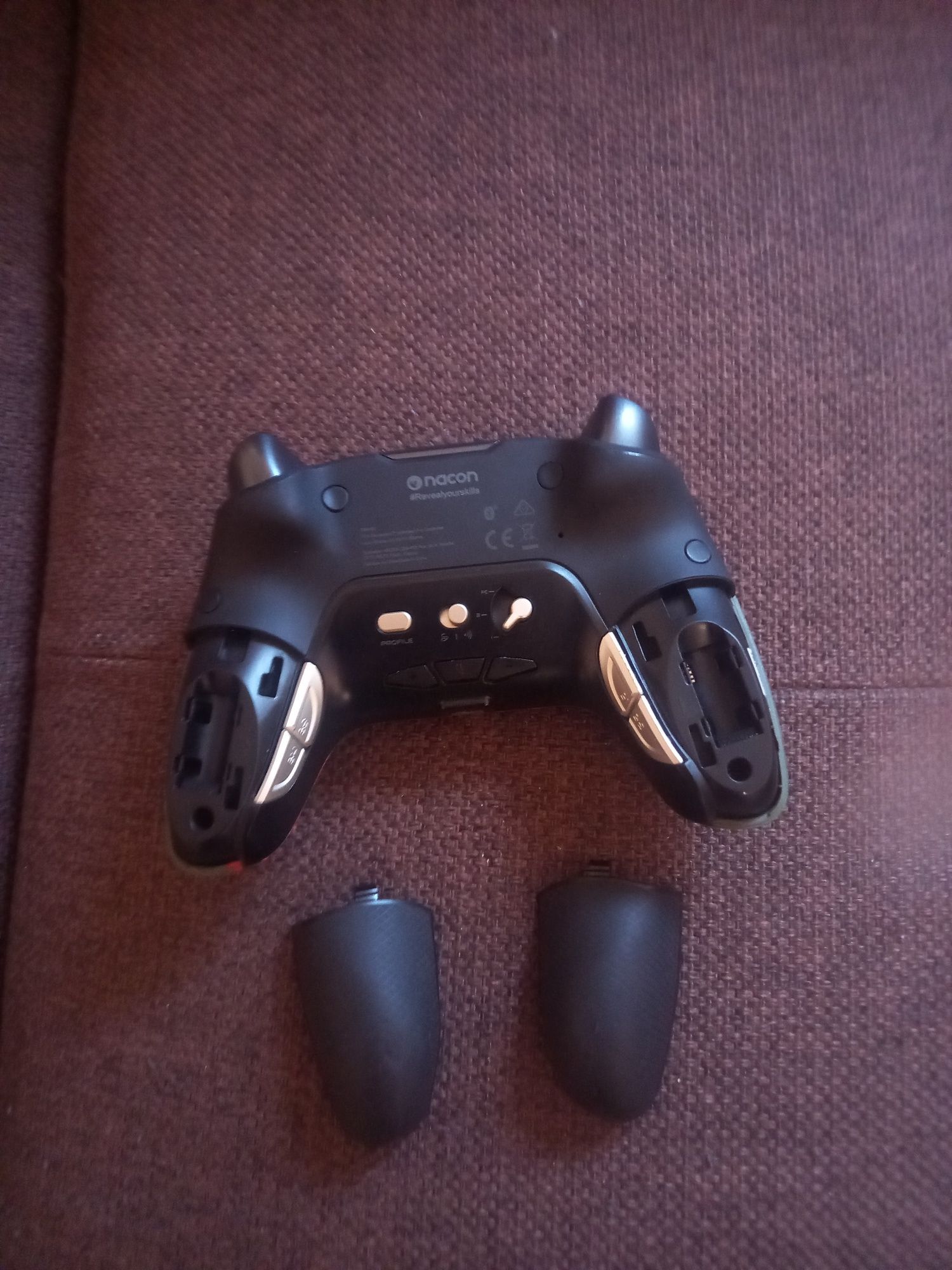 Controler nacon care are lipsă joystick-uri