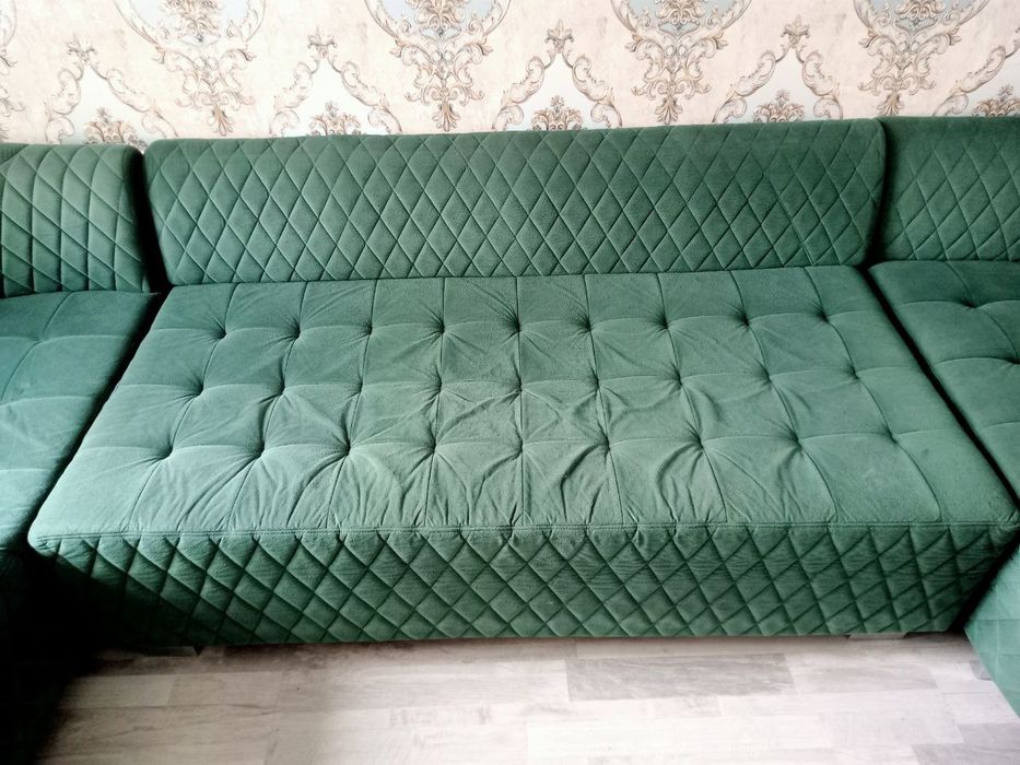 Срочно продается мягкий уголок. Тяжёлый качественный.