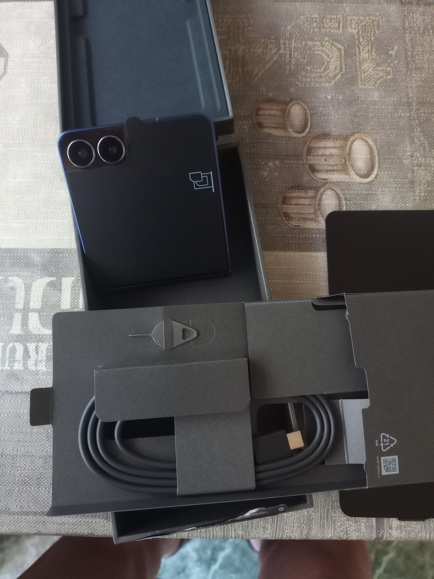 SAMSUNG GALAXY Z FLIP 7 256GB със гаранция