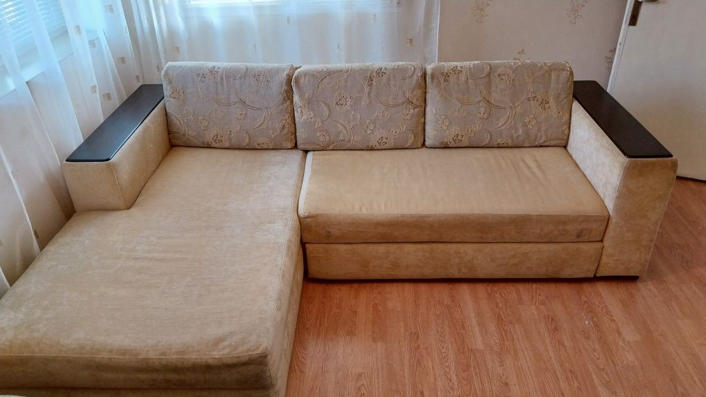 Разтегателен ъглов  диван
