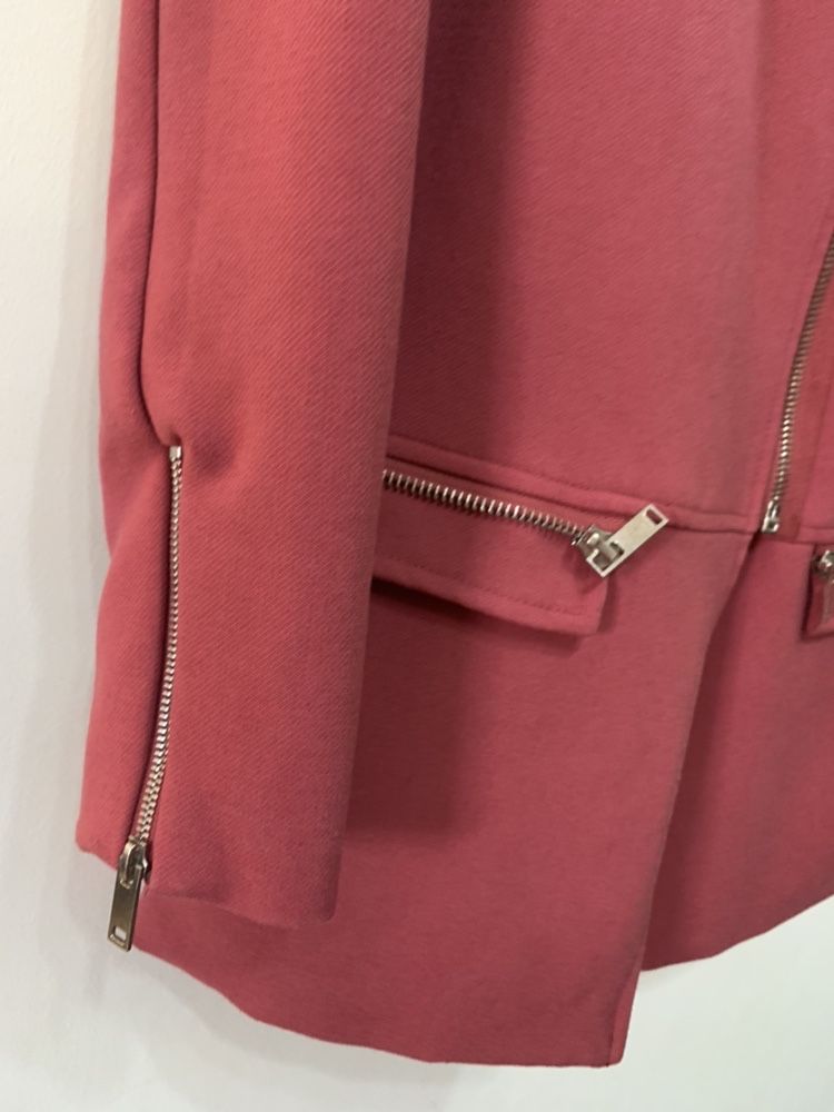 Palton / jacheta roz cu detalii argintii