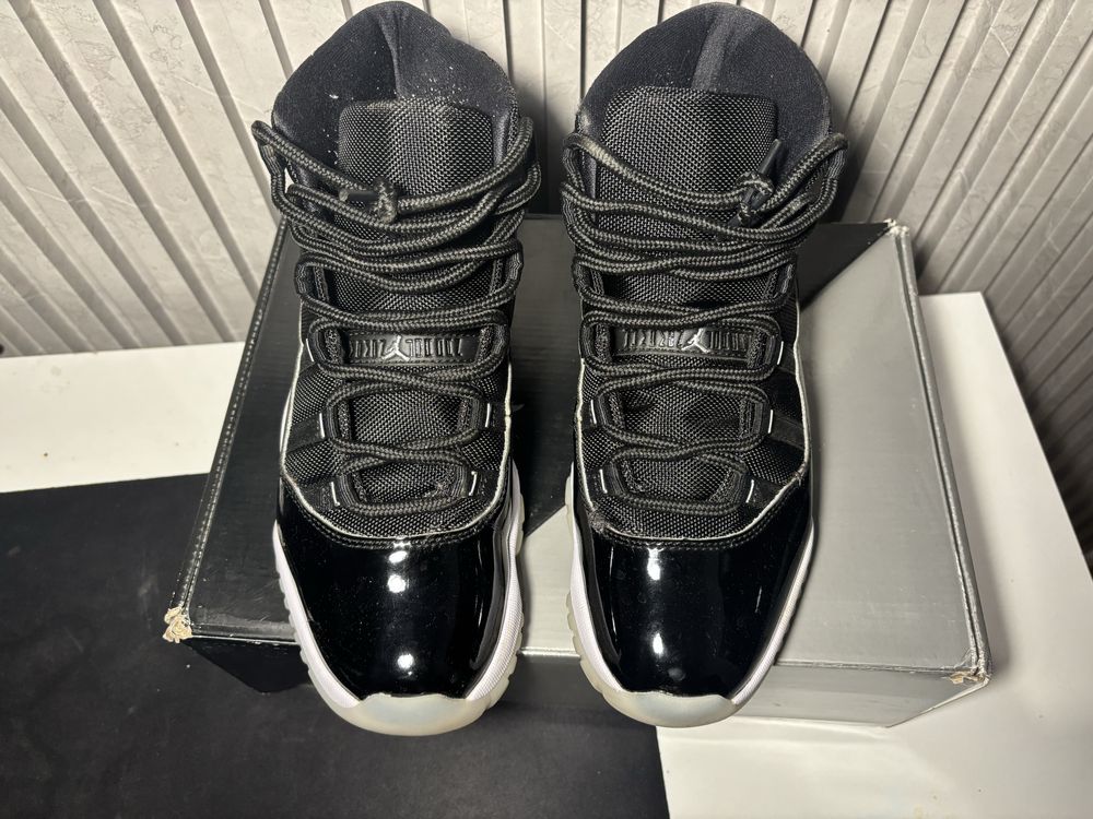 Air Jordan 11 Black and White