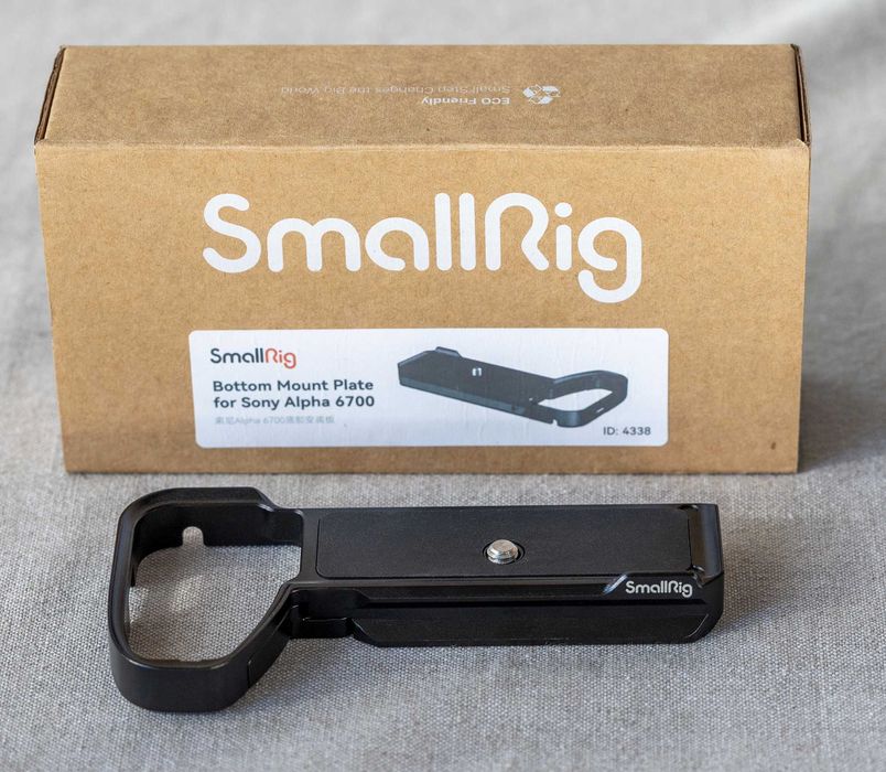 Продавам Sony A6700 + Sigma 18-50/2.8 +Smallrig аксесоари