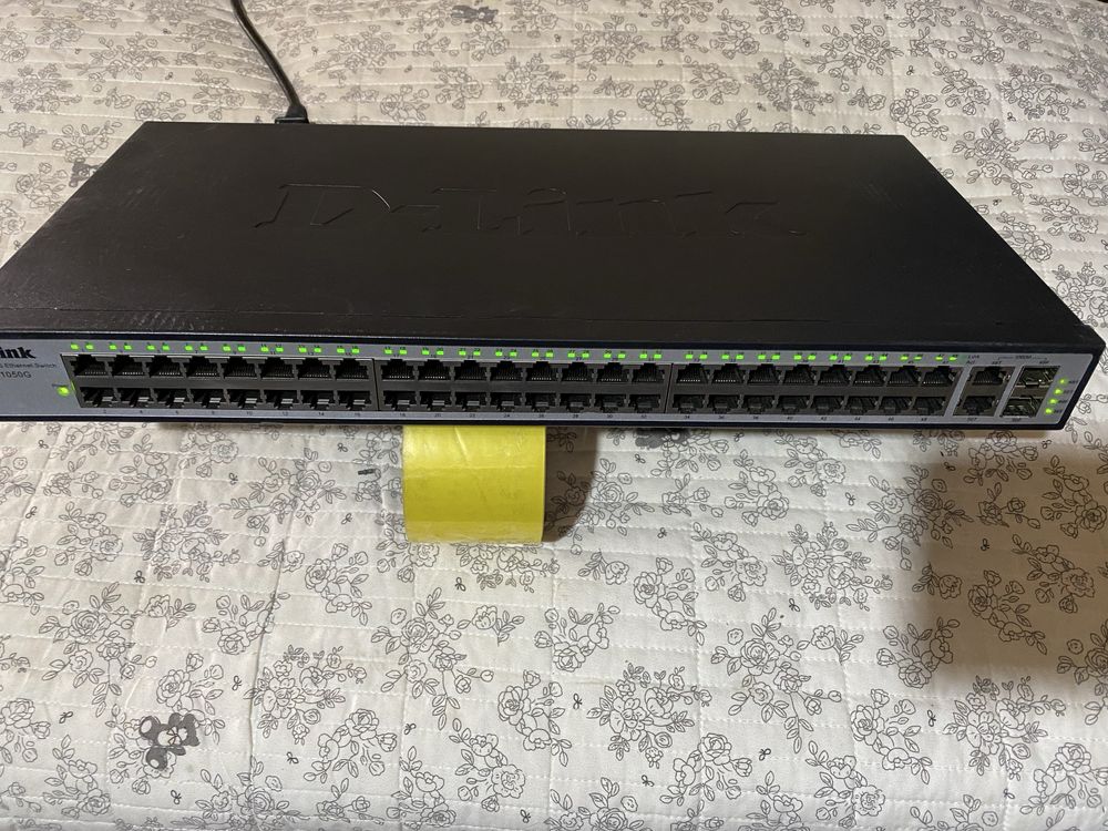 Продам сетевой коммутатор 48 портовый D-Link DES-1050G