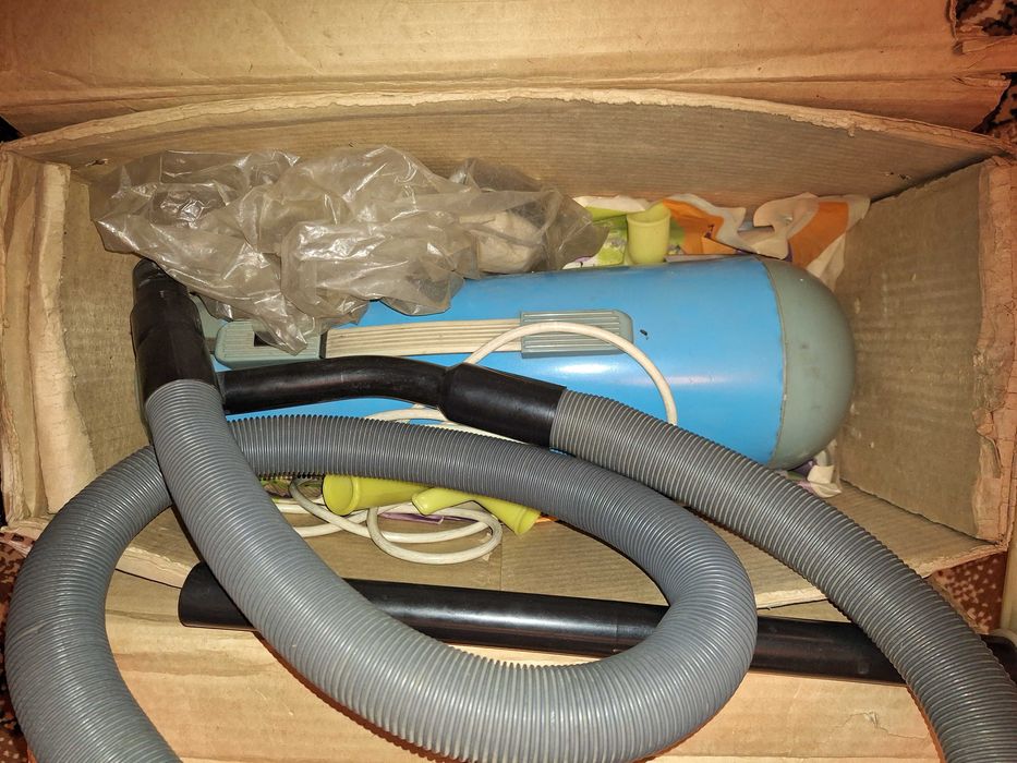 Aspirator vechi anii 1965 – 1970 model Ideal EL-AG, incusiv accesorii