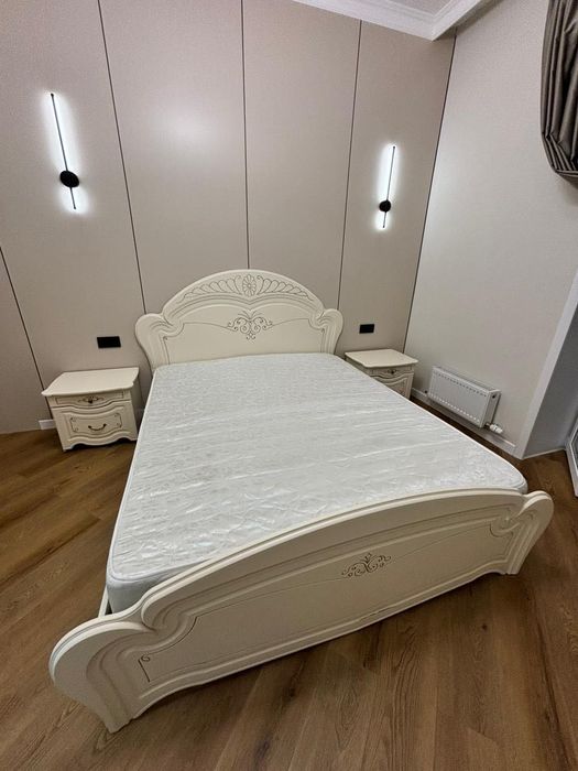 Продам спальный гарнитур