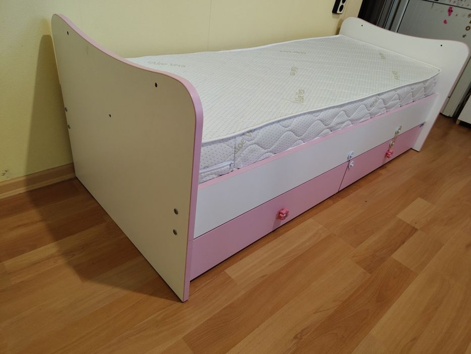 Продавам детско легло