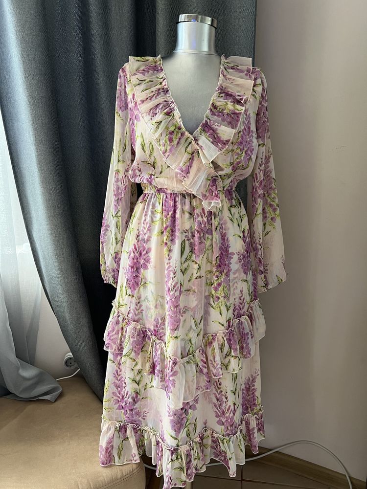 Рокля с флорални мотиви River Island