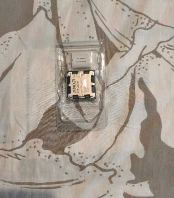 Продавам десктоп процесор AMD Ryzen 9800x3d (tray)