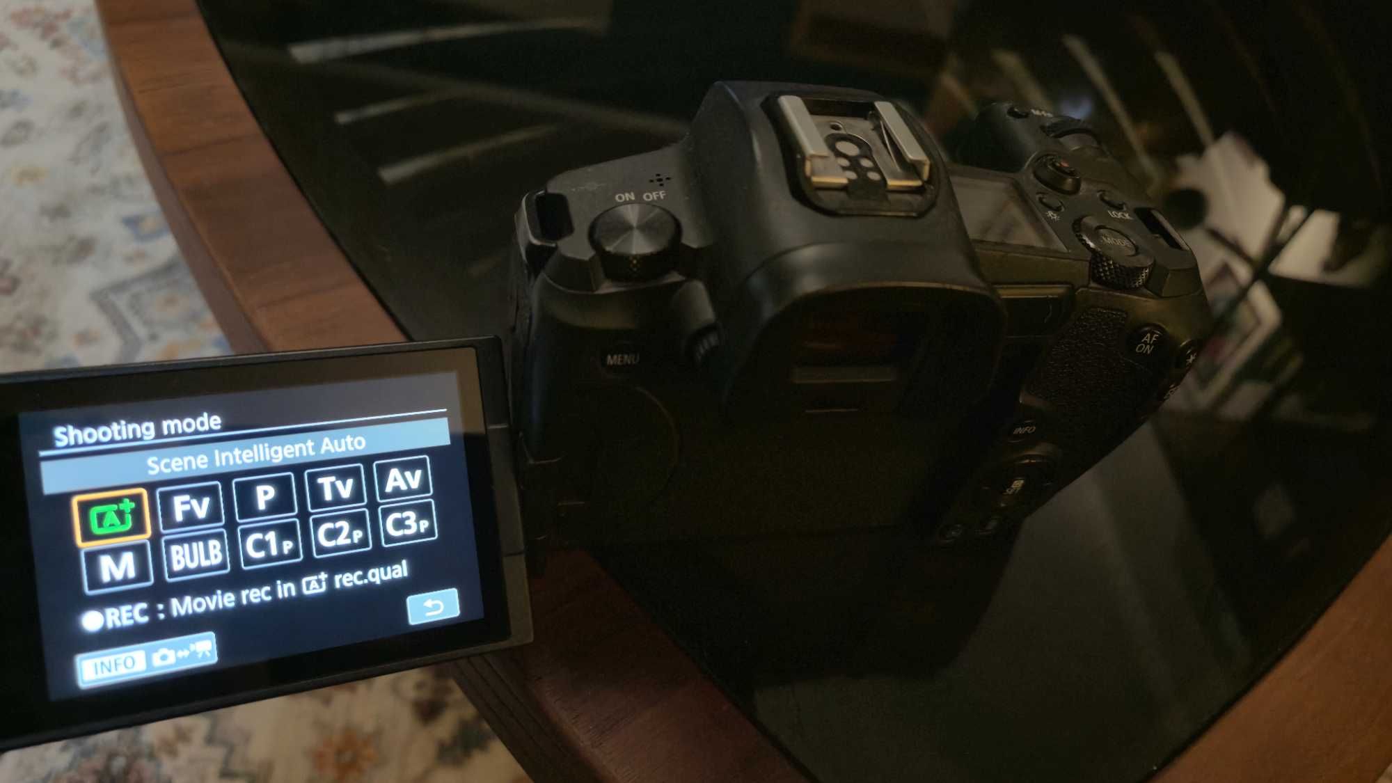 Безогледален фотоапарат Canon EOS R