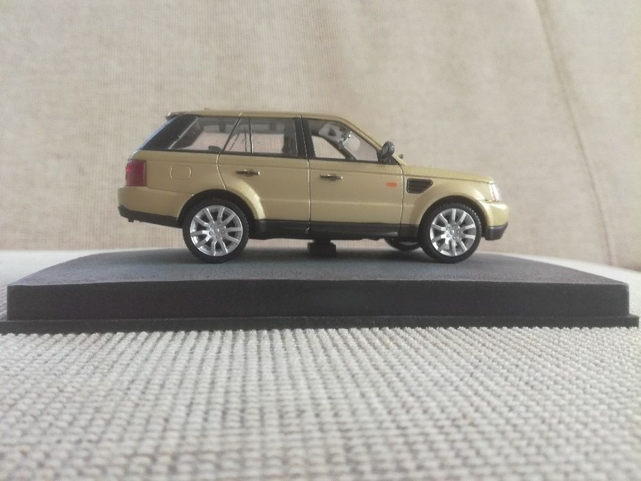 Vand macheta Range Rover Sport scara 1:43 producator IXO