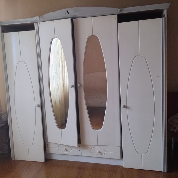 Dulap alb 4 usi,215/200cm