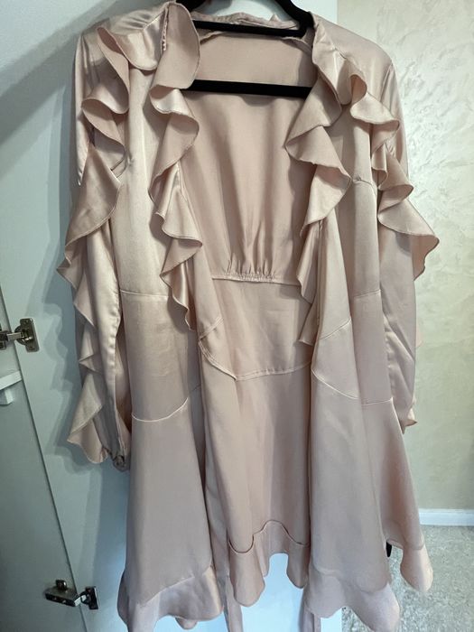 Rochita versatila roz pudra din saten cu volane