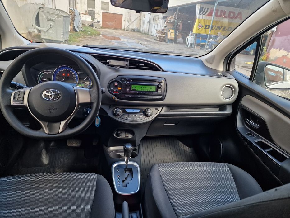 Toyota Yaris Hybrid  2016