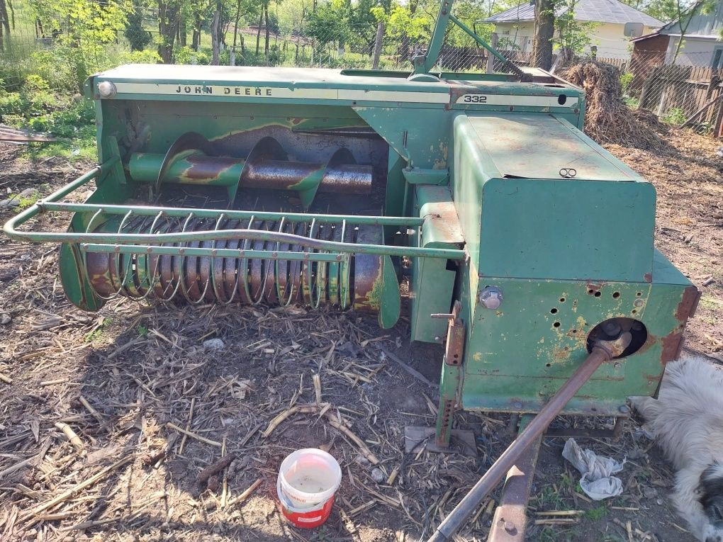 Vând Balotiera john deere 332